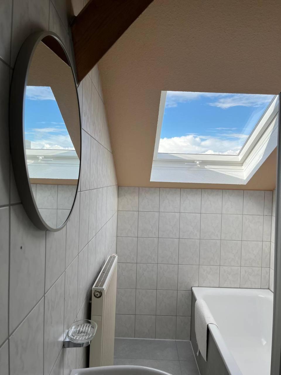 Schoene Dachgeschosswohnung Im Herzen Von Deidesheim Extérieur photo